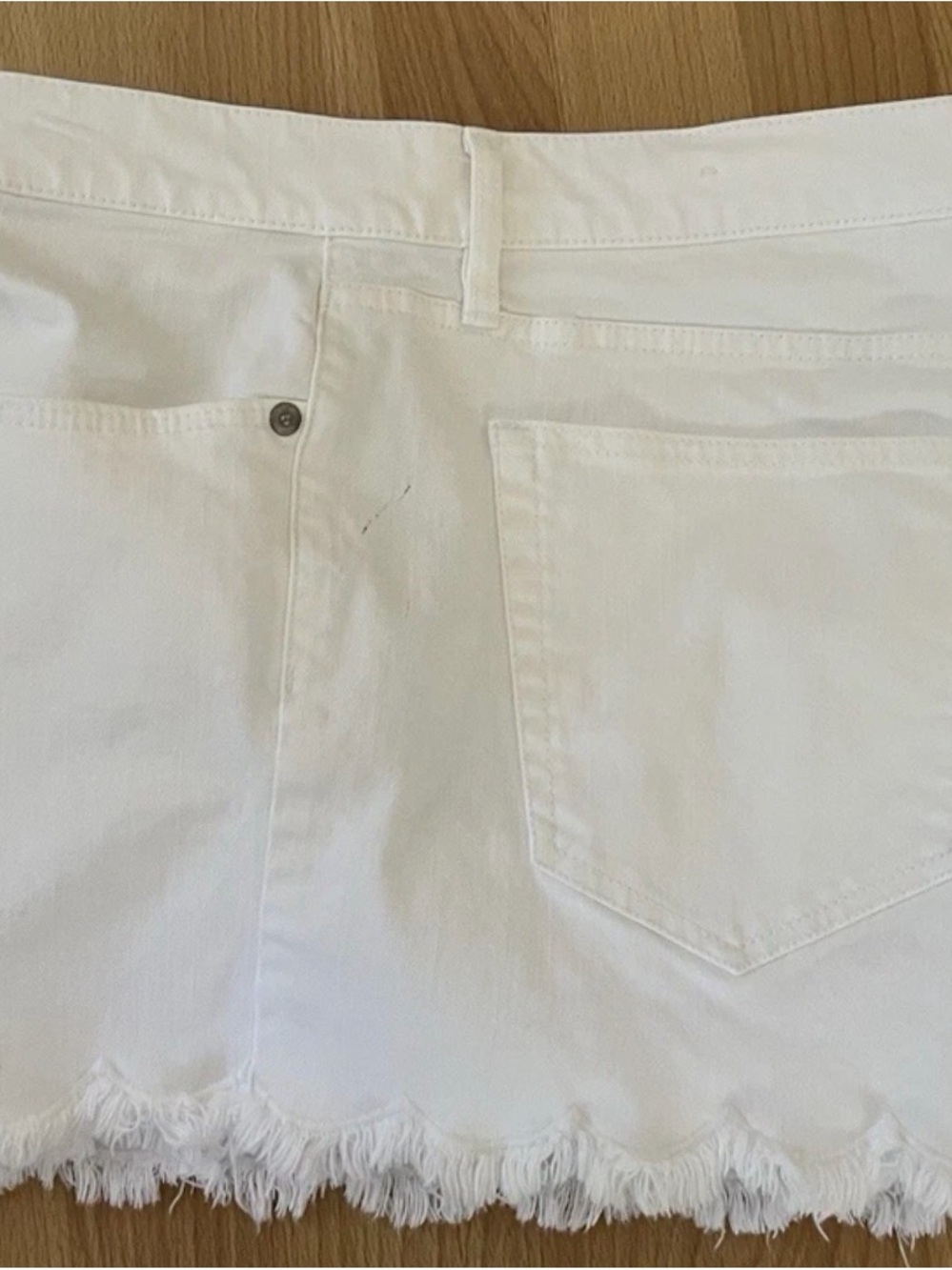 LOFT White Frayed Hem Denim Cutoff Shorts size 8 - Picture 4 of 8